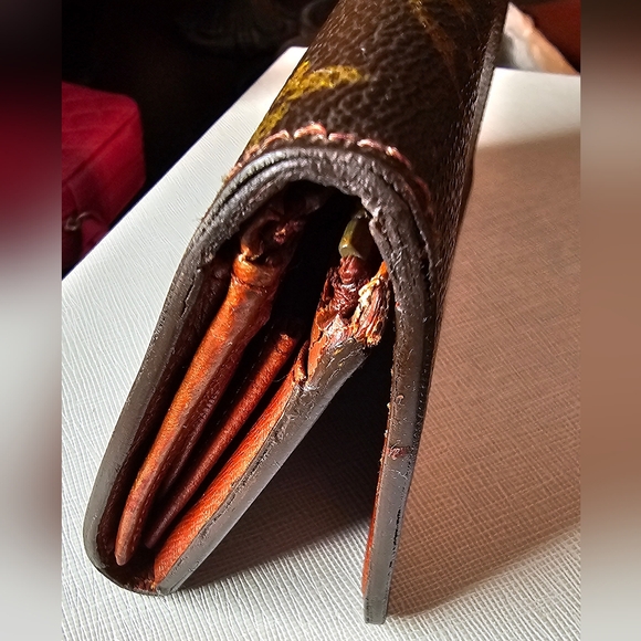 Louis Vuitton Monogram Wallet Authentic Logo GUC minor callouts in coin pouch - Picture 8 of 16